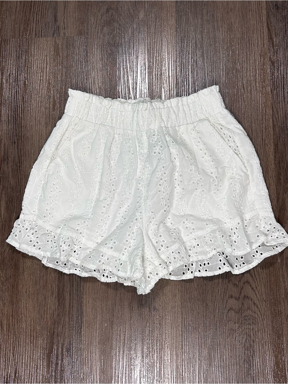 Hollister Co. ultra high rise white eyelet shorts with ruffled hem